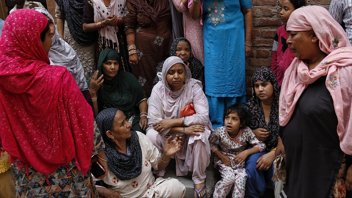 مصطفی آباد کے عمارت حادثے میں 11 افراد جان کی بازی ہار گئے