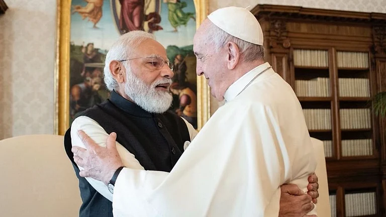 <div class="paragraphs"><p>پوپ فرانسس کے ساتھ ہندوستانی وزیر اعظم نریندر مودی کی ایک پرانی تصویر، <a href="https://x.com/narendramodi">@narendramodi</a></p></div>