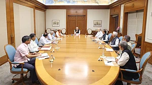 ہندوستان میں موجود پاکستانیوں کو 48 گھنٹے میں لوٹنا ہوگا وطن، پی ایم مودی کی صدارت والی میٹنگ میں لیے گئے کئی اہم فیصلے