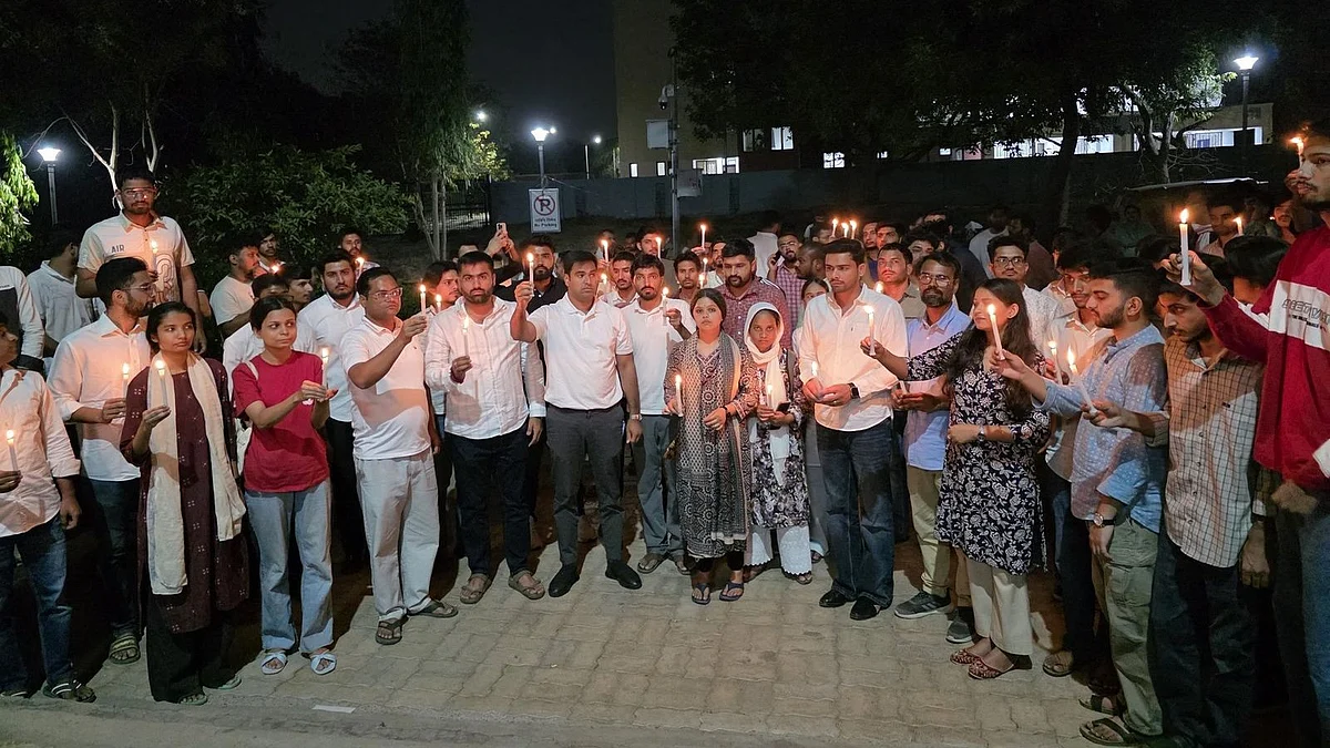 <div class="paragraphs"><p>پہلگام میں دہشت گردانہ حملہ کے خلاف کینڈل مارچ</p></div>