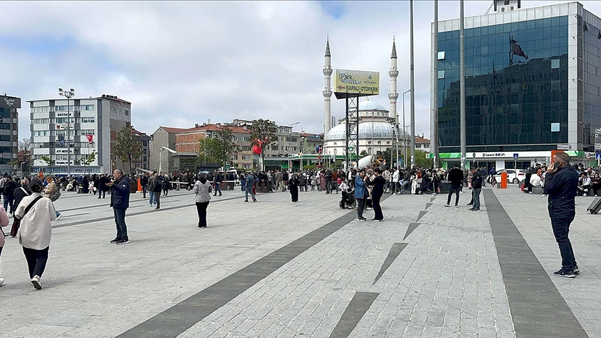 <div class="paragraphs"><p>استنبول میں زلزلہ / آئی اے این ایس</p></div>