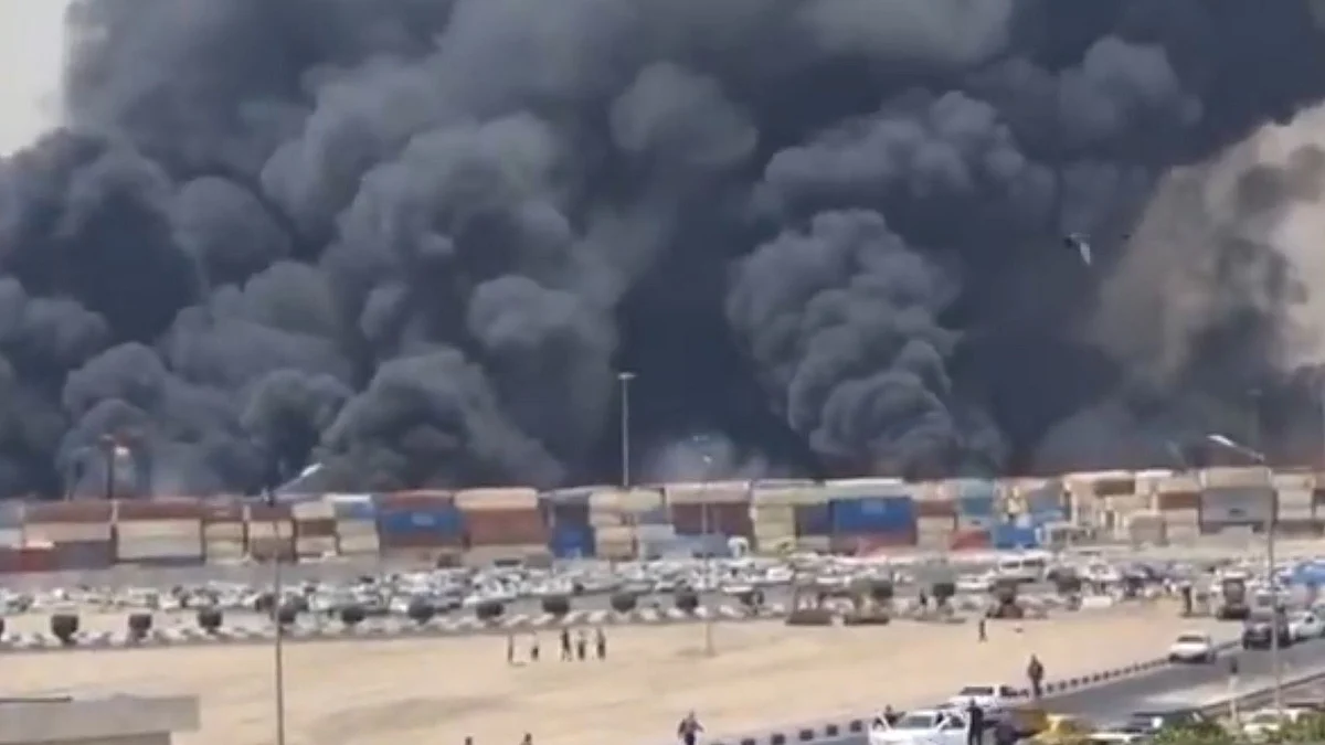<div class="paragraphs"><p>ایران کے رجئی بندرگاہ پر شدید دھماکہ کے بعد کا منظر (ویڈیو گریب)</p></div>
