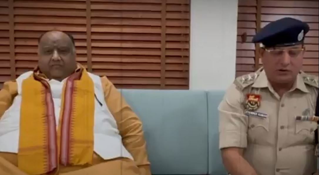 ڈی ایس پی نے نہیں پہچانا تو بی جے پی لیڈر نے منگوائی معافی، ویڈیو وائرل، کانگریس حملہ آور