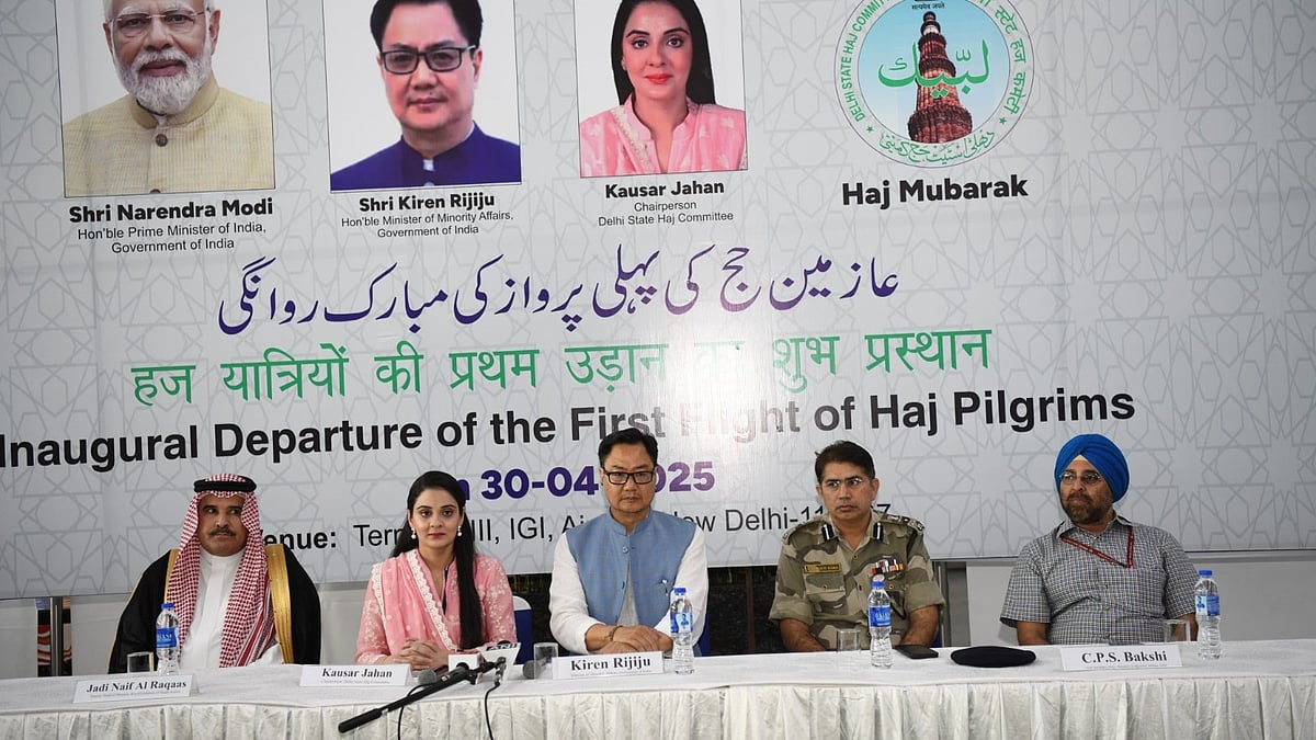 <div class="paragraphs"><p>عازمین حج کی پہلی پرواز کے موقع پر تقریب کا انعقاد</p></div>