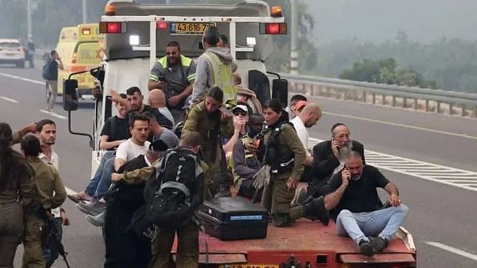 اسرائیلی عوام جان بچانے کے لیے 'مقبوضہ فلسطین' سے محفوظ مقامات کی طرف بھاگنے کو مجبور