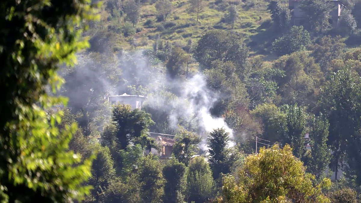 <div class="paragraphs"><p>ایل او سی پر فائرنگ / آئی اے این ایس</p></div>