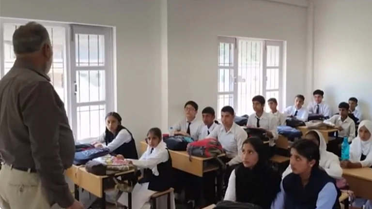 हमले के वक्त पाक में अपने आकाओं के टच में थे आतंकी, दे रहे थे अपडेट, जानिए हाथ लगे क्या बड़ा सबूत