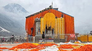 اتراکھنڈ: کیدارناتھ دھام کے دروازے کھول دئے گئے، پہلے ہی دن 15 ہزار سے زائد عقیدت مندوں کی آمد