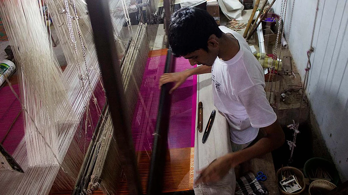 بنارسی ساڑی کا بحران: بُنکروں پر قرض اور بے روزگاری کے بعد اب امریکی ٹیرف کا وار