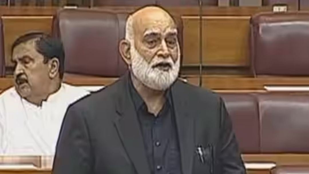 اپنے ملک کی حالت زار دیکھ پارلیمنٹ میں رونے لگے پاکستانی رکن پارلیمنٹ طاہر اقبال، کہا ’اللہ حفاظت کرے‘