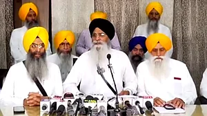 سرحد پر گولی باری کے درمیان ایس جی پی سی کی پہل، متاثر لوگوں کے لیے گرودوارہ میں پناہ اور لنگر کا کیا انتظام