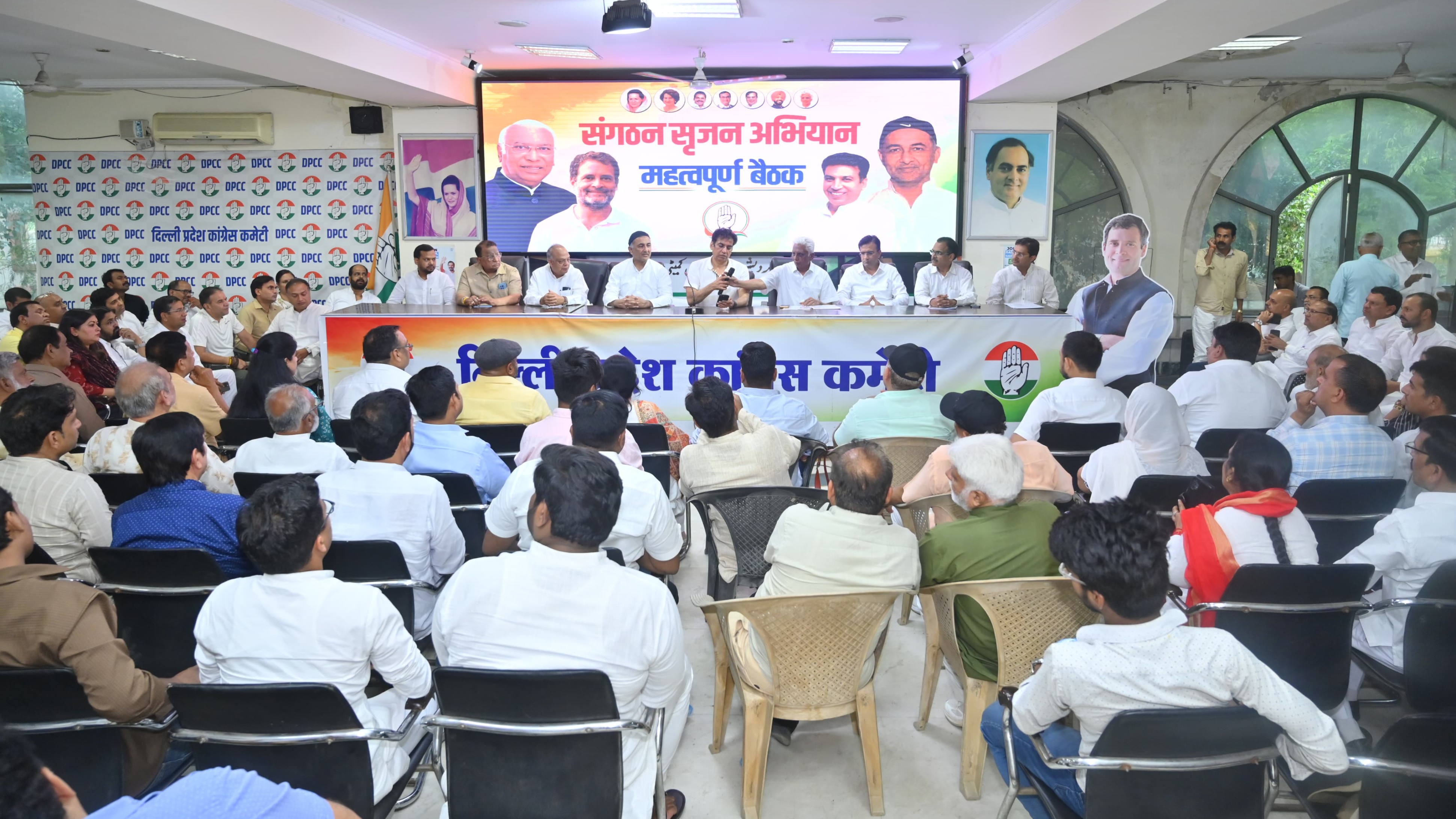 <div class="paragraphs"><p>’تنظیم تشکیل مہم‘ میں شامل کانگریس لیڈران</p></div>