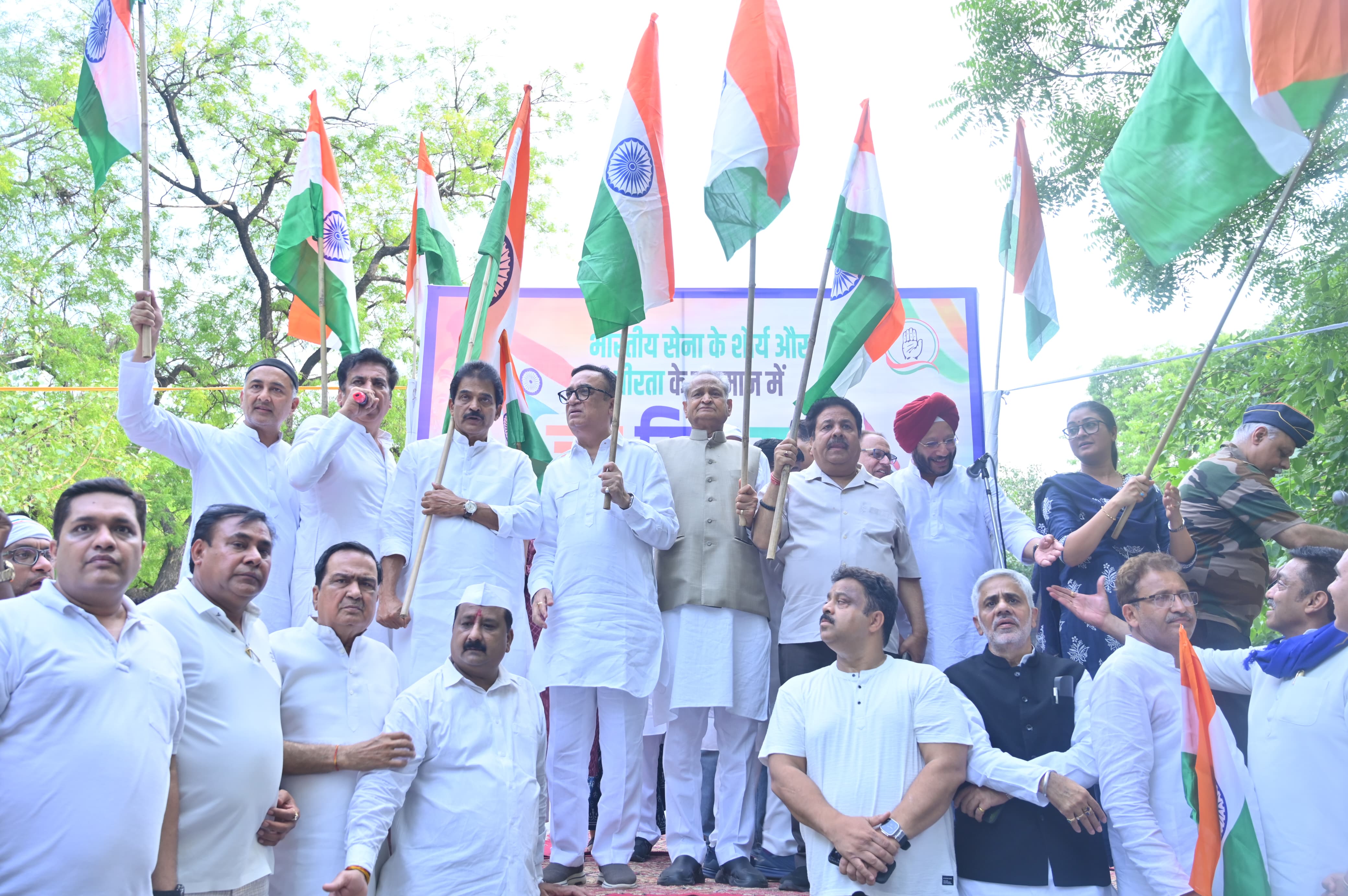 دہلی کانگریس نے ہندوستانی افواج کی حمایت میں نکالی ’جئے ہند یاترا‘، اجئے ماکن اور پون کھیڑا کی بھی شرکت
