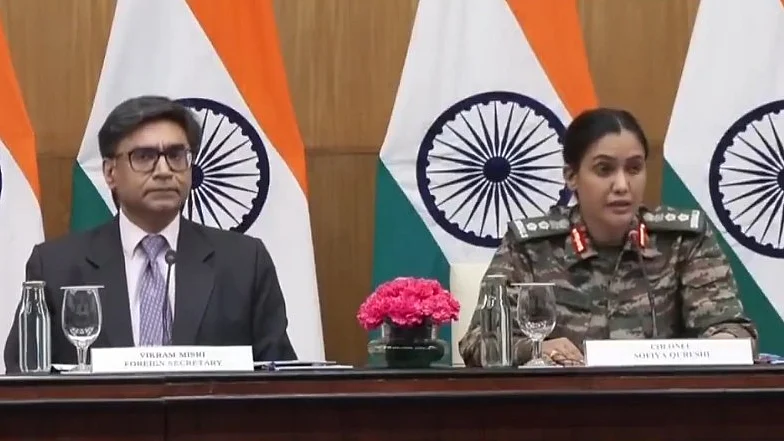 <div class="paragraphs"><p>کرنل صوفیہ قریشی اور وکرم مسری، ویڈیو گریب</p></div>