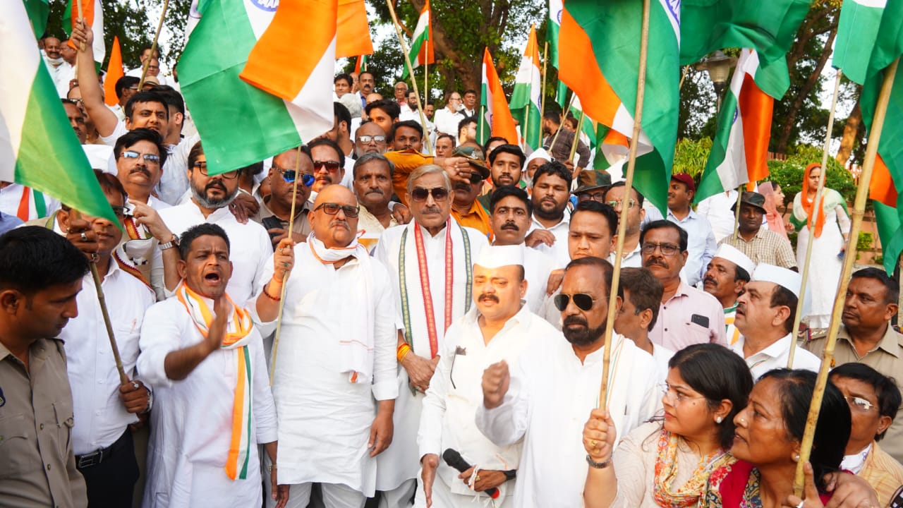 <div class="paragraphs"><p>اتر پردیش میں ’جئے ہند یاترا‘ کا منظر</p></div>