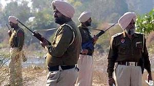 ہند-پاکستان کشیدگی میں شدت، پنجاب میں تعلیمی ادارے بند، امتحانات ملتوی