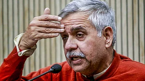 کیا تاجر ہمیں بتائیں گے کہ کب حملہ کرنا ہے اور کب نہیں کرنا: سندیپ دکشت کا سوال