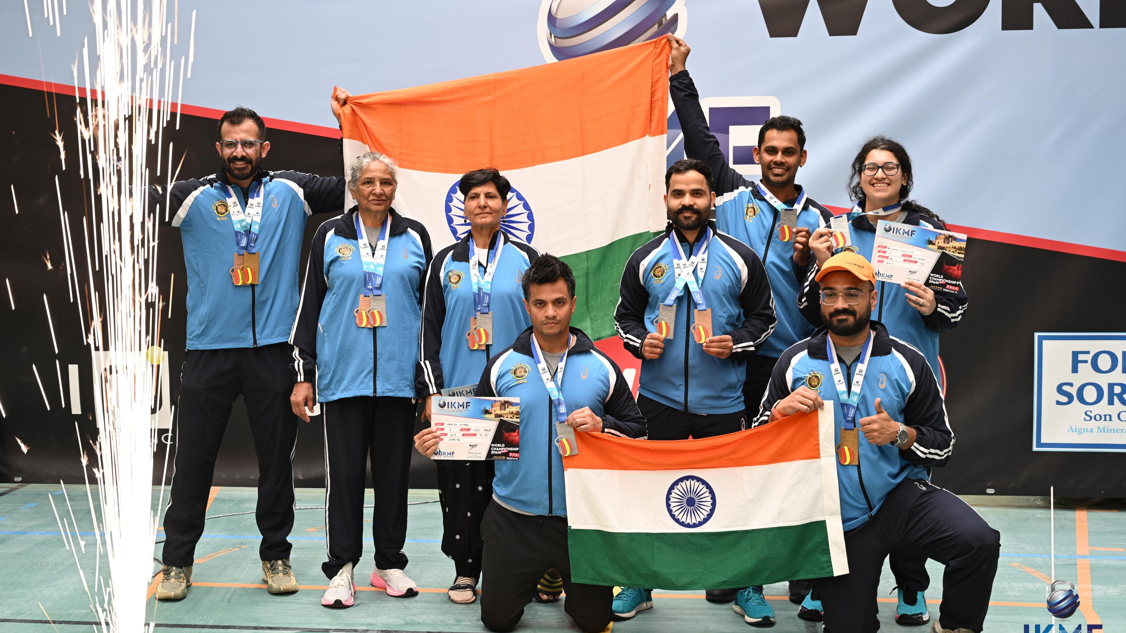 <div class="paragraphs"><p>انٹرنیشنل کیٹل بیل میراتھن چمپئن شپ میں میڈل جیتنے والے ہندوستانی کھلاڑی</p></div>