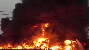 اسرائیل نے یمن میں شدید حملے کر کے بندرگاہوں کو کیا تباہ، حوثی رہنماؤں کو مارنے کی دی دھمکی
