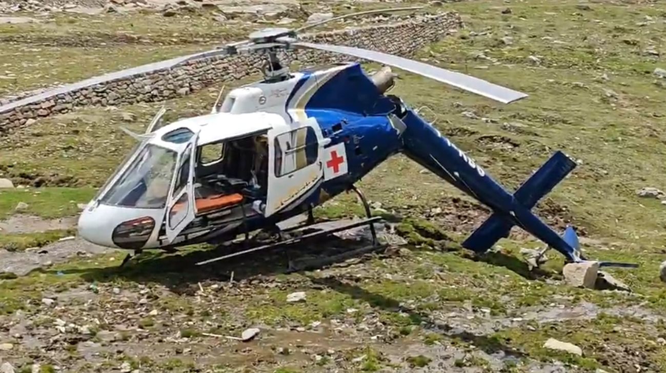 <div class="paragraphs"><p>حادثہ کا شکار ہیلی کاپٹر/ تصویر<a href="https://x.com/DmRudraprayag">@DmRudraprayag</a></p></div>