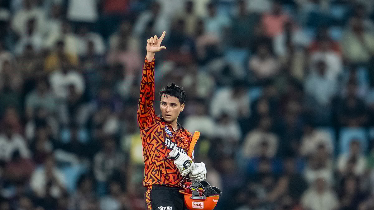 <div class="paragraphs"><p>ابھشیک شرما، تصویر&nbsp;<a href="https://x.com/IPL">@IPL</a></p></div>