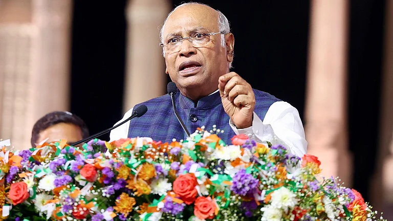 دہلی کے ساکیت کورٹ میں پیشی کے لیے آئے 2 گروپوں میں تصادم، ایک قیدی کا قتل