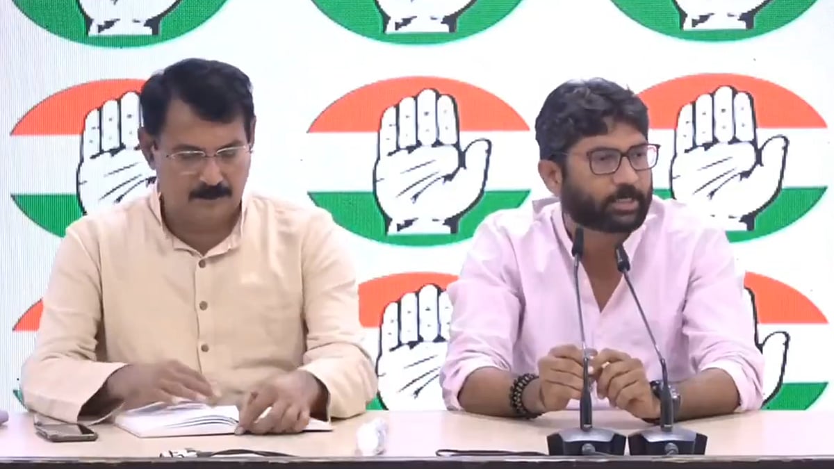 <div class="paragraphs"><p>جگنیش میوانی اور لال جی دیسائی، ویڈیو گریب</p></div>