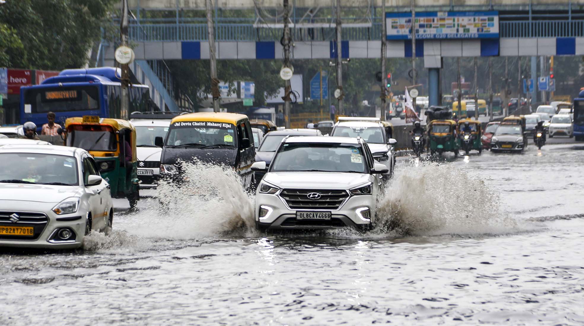 <div class="paragraphs"><p>بارش کے بعد سڑک پر بھرا پانی (فائل) / آئی اے این ایس</p></div>