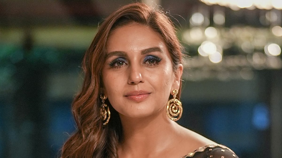 ہما قریشی آپریشن سندور کے فوجیوں سے ملنے جموں و کشمیر پہنچیں، ان کی والدہ کا تعلق کشمیر سے ہے