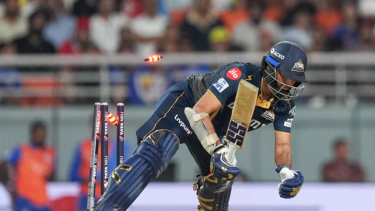 <div class="paragraphs"><p>بمراہ کے یارکر پر بولڈ ہوئے واشنگٹن سندر، تصویر @IPL</p></div>