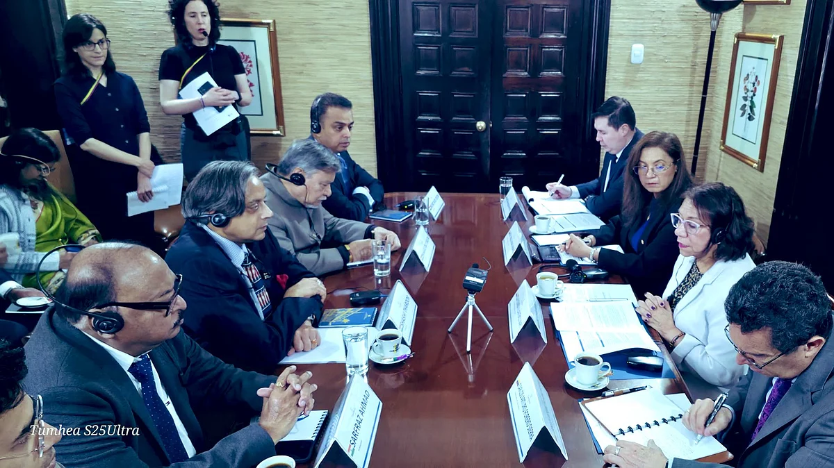 <div class="paragraphs"><p>تصویر <a href="https://x.com/ShashiTharoor">@ShashiTharoor</a></p></div>