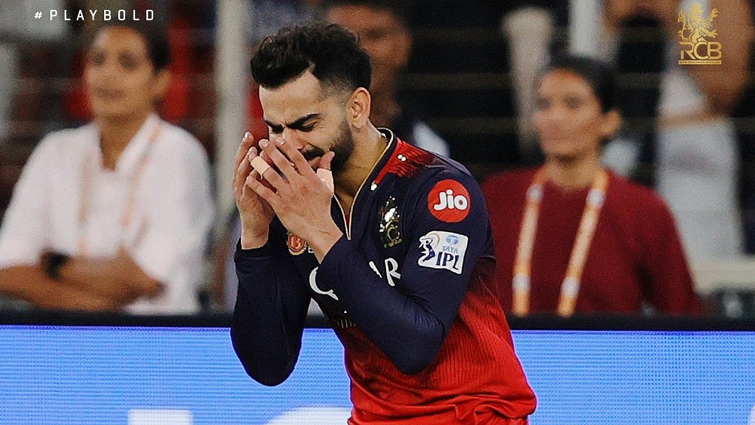 <div class="paragraphs"><p>فائنل مقابلہ جیتنے کے بعد جذباتی ہوئے کوہلی، تصویر <a href="https://x.com/RCBTweets">@RCBTweets</a></p></div>