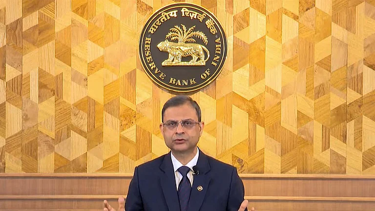 افغان خواتین کا لال لیپسٹک احتجاج: خاموشی کی دیوار پر سرخ مزاحمت