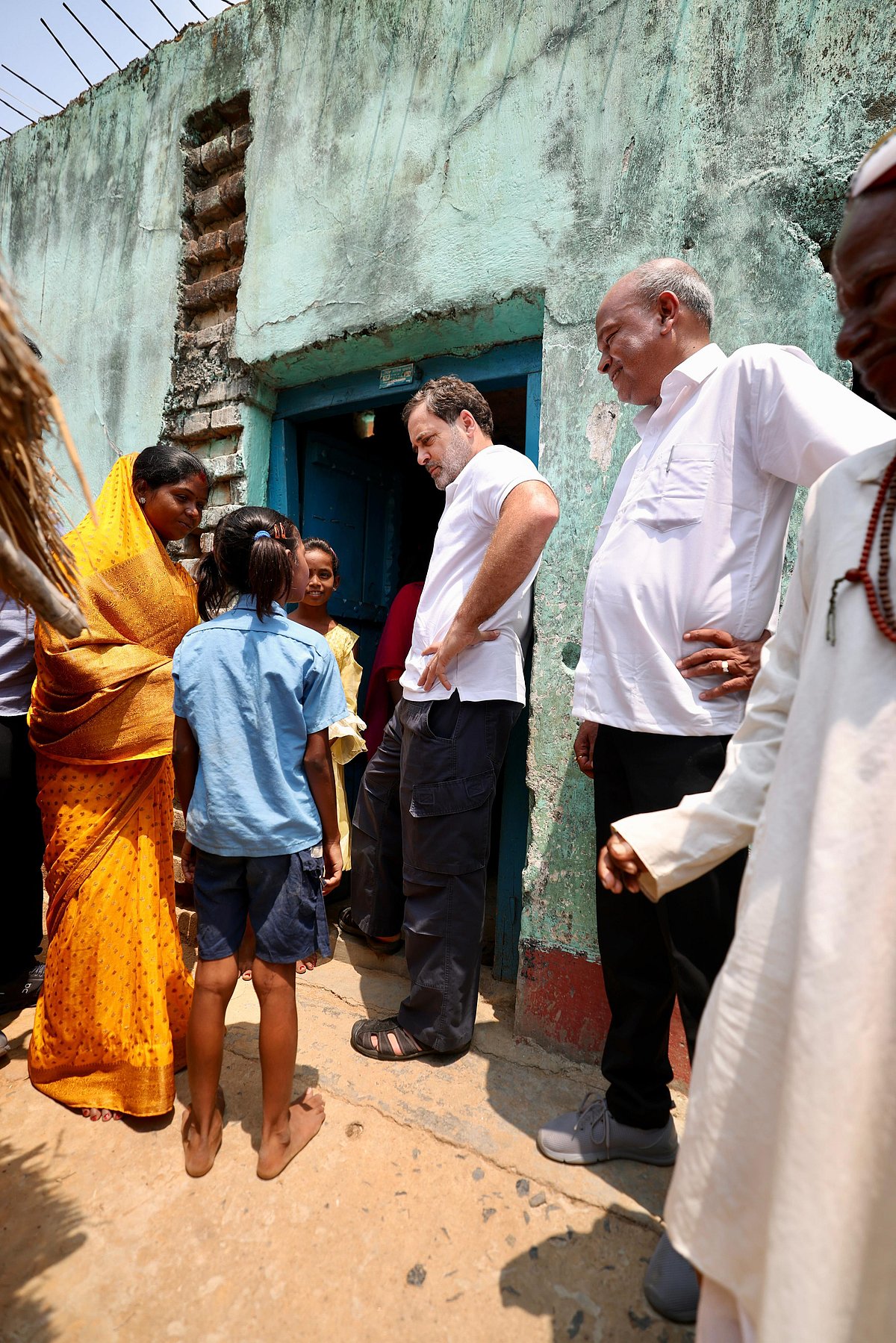بہار دورہ پر راہل گاندھی کی دشرتھ مانجھی کے اہل خانہ سے ہوئی ملاقات، بھاگیرتھ اسمبلی انتخاب لڑنے کے خواہشمند