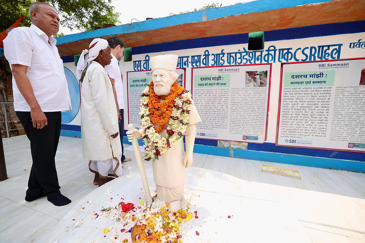 بہار دورہ پر راہل گاندھی کی دشرتھ مانجھی کے اہل خانہ سے ہوئی ملاقات، بھاگیرتھ اسمبلی انتخاب لڑنے کے خواہشمند