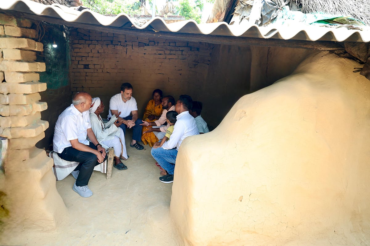 بہار دورہ پر راہل گاندھی کی دشرتھ مانجھی کے اہل خانہ سے ہوئی ملاقات، بھاگیرتھ اسمبلی انتخاب لڑنے کے خواہشمند