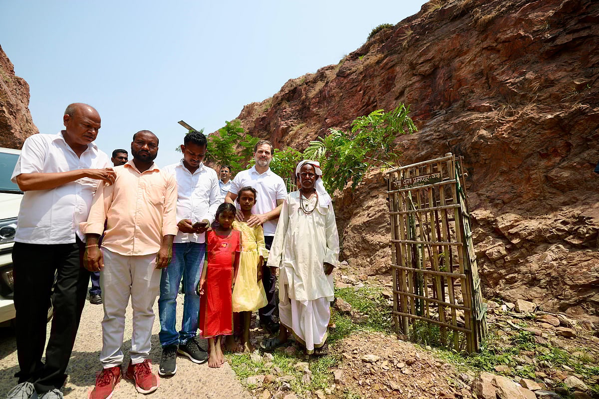 بہار دورہ پر راہل گاندھی کی دشرتھ مانجھی کے اہل خانہ سے ہوئی ملاقات، بھاگیرتھ اسمبلی انتخاب لڑنے کے خواہشمند