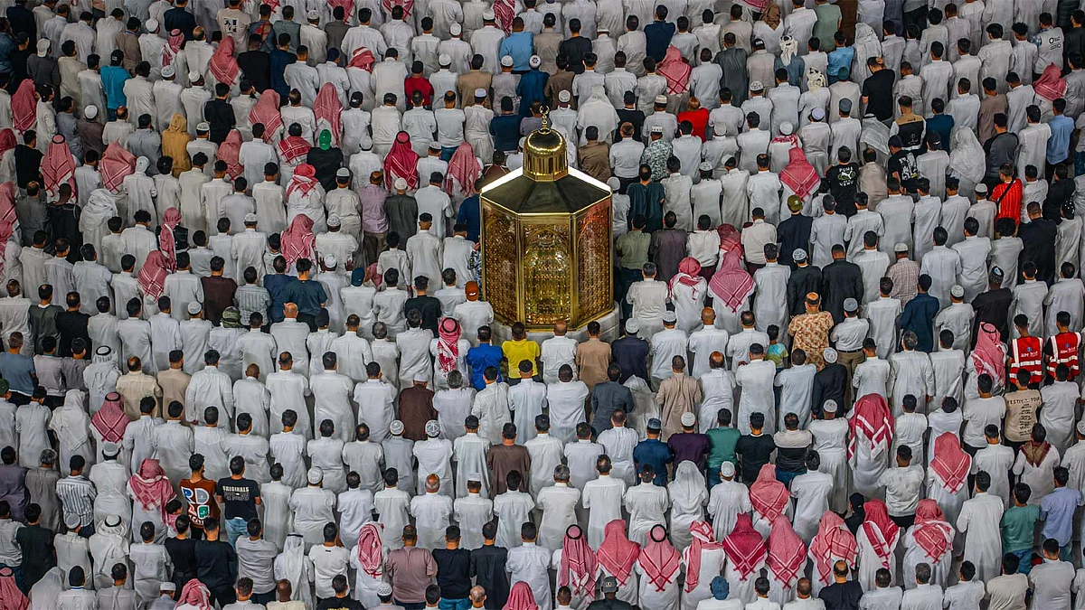 <div class="paragraphs"><p>مکہ کی مسجد الحرام میں نماز کا منظر / تصویر بشکریہ ایکس</p></div>