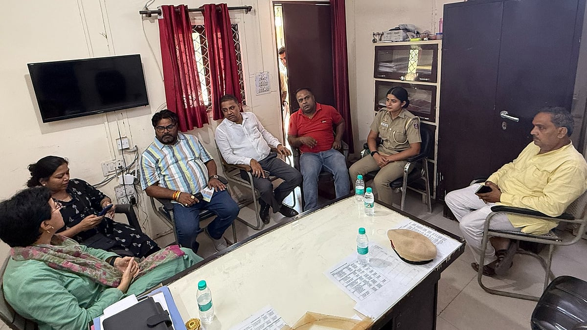 <div class="paragraphs"><p>بابا ہری داس نگر تھانہ (جھروڑا کلاں) سابق وزیراعلیٰ دہلی آتشی</p></div>