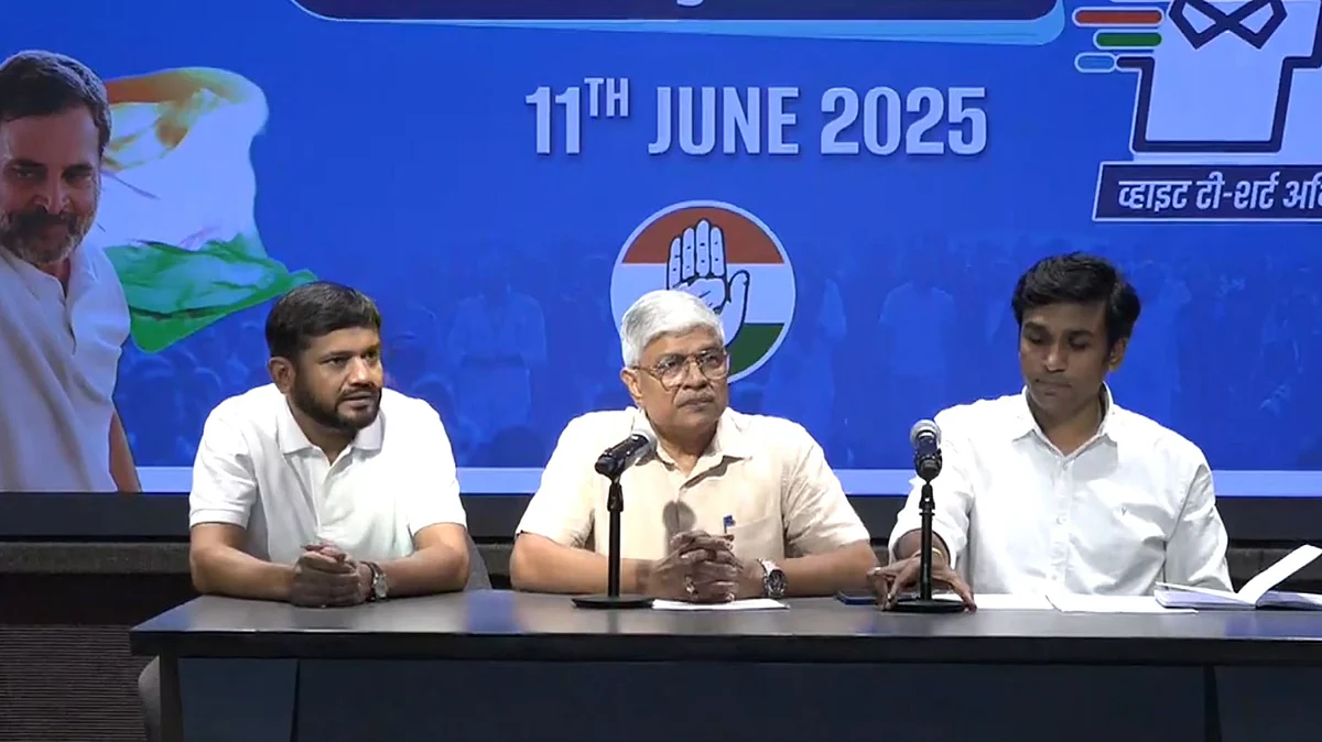 <div class="paragraphs"><p>(دائیں سے بائیں) وکرانت بھوریا، راجندر پال گوتم اور کنہیا کمار، ویڈیو گریب</p></div>