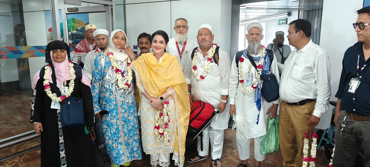 حجاج کرام کی وطن واپسی شروع، دہلی ایئرپورٹ پر چیئرپرسن کوثر جہاں نے کیا والہانہ استقبال