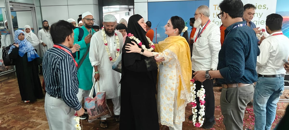 حجاج کرام کی وطن واپسی شروع، دہلی ایئرپورٹ پر چیئرپرسن کوثر جہاں نے کیا والہانہ استقبال