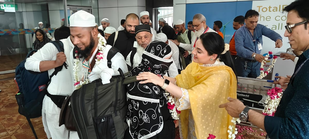 حجاج کرام کی وطن واپسی شروع، دہلی ایئرپورٹ پر چیئرپرسن کوثر جہاں نے کیا والہانہ استقبال