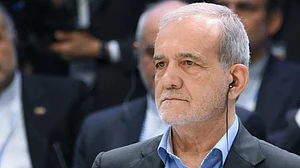 'ٹرمپ سے کہو کہ نیتن یاہو کو سمجھائیں'، ایرانی صدر پیزشکیان نے اسرائیلی حملے کا ذمہ دار امریکہ کو ٹھہرایا