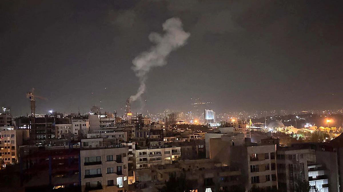 <div class="paragraphs"><p>حملے کے بعد تہران کا منظر / Getty Images</p></div>