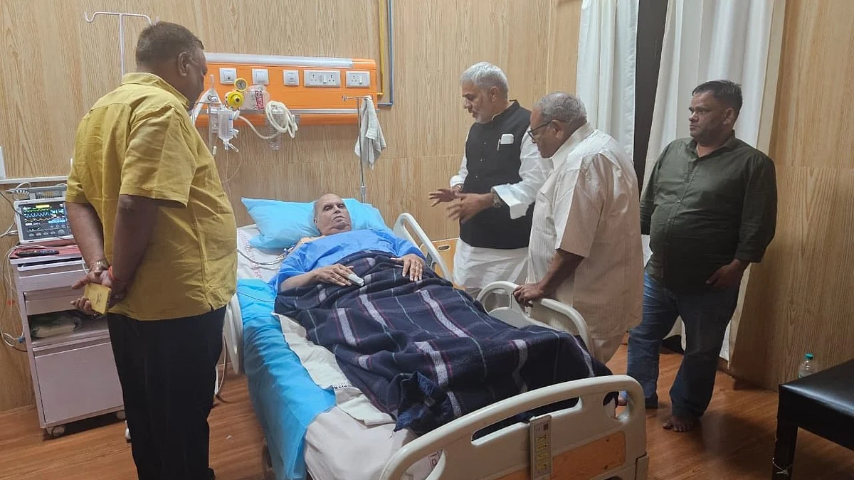 <div class="paragraphs"><p>سابق گورنر ستیہ پال ملک سے ملاقات کرتے ہوئے کانگریس لیڈر ڈاکٹر نریش کمار، تصویر <a href="https://x.com/DrNareshkr">@DrNareshkr</a></p></div>