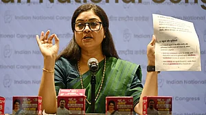 ’جو کام بہار حکومت کو کرنا تھا، وہ راہل گاندھی کی قیادت میں...‘، سینیٹری پیڈ کی عدم دستیابی پر الکا لامبا کا اظہار فکر