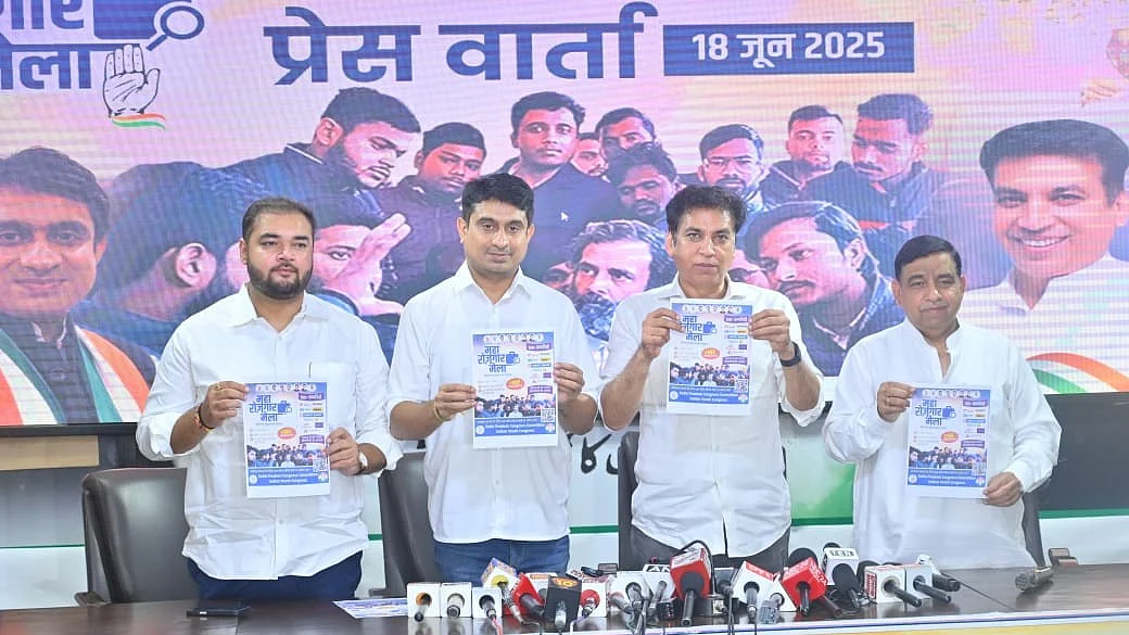 <div class="paragraphs"><p>پریس کانفرنس کرتے ہوئے کانگریس لیڈران</p></div>