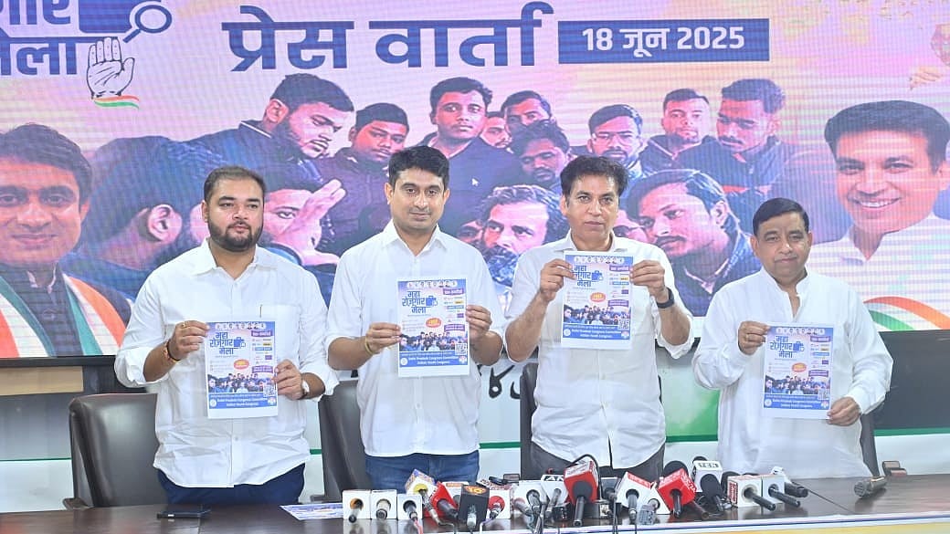 <div class="paragraphs"><p>پریس کانفرنس کرتے ہوئے کانگریس لیڈران</p></div>