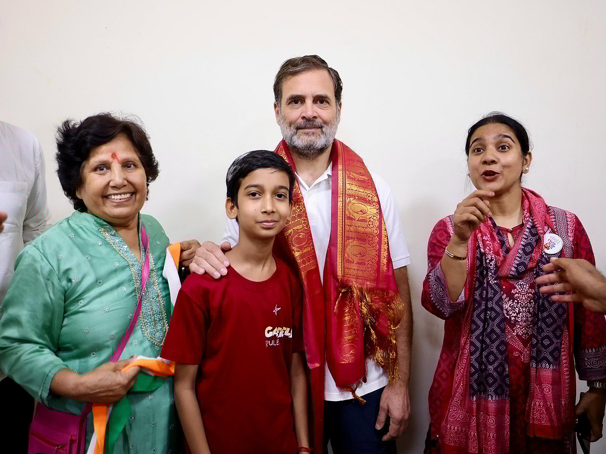 راہل گاندھی نے انتہائی سادگی سے منایا اپنا یومِ پیدائش، دور دراز سے مبارکباد دینے پہنچے کانگریس کارکنان سے کی ملاقات